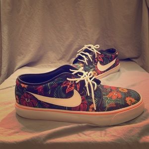 Nike’s floral print